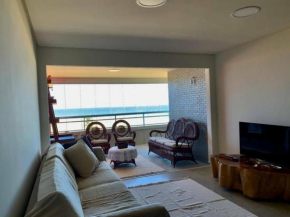 Bela e Aconchegante Cobertura Duplex à Beira Mar